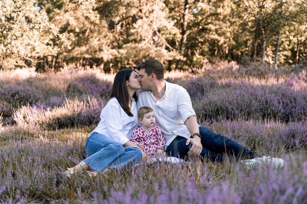 Fotoshoot van jong gezin voor verjaardag dochter